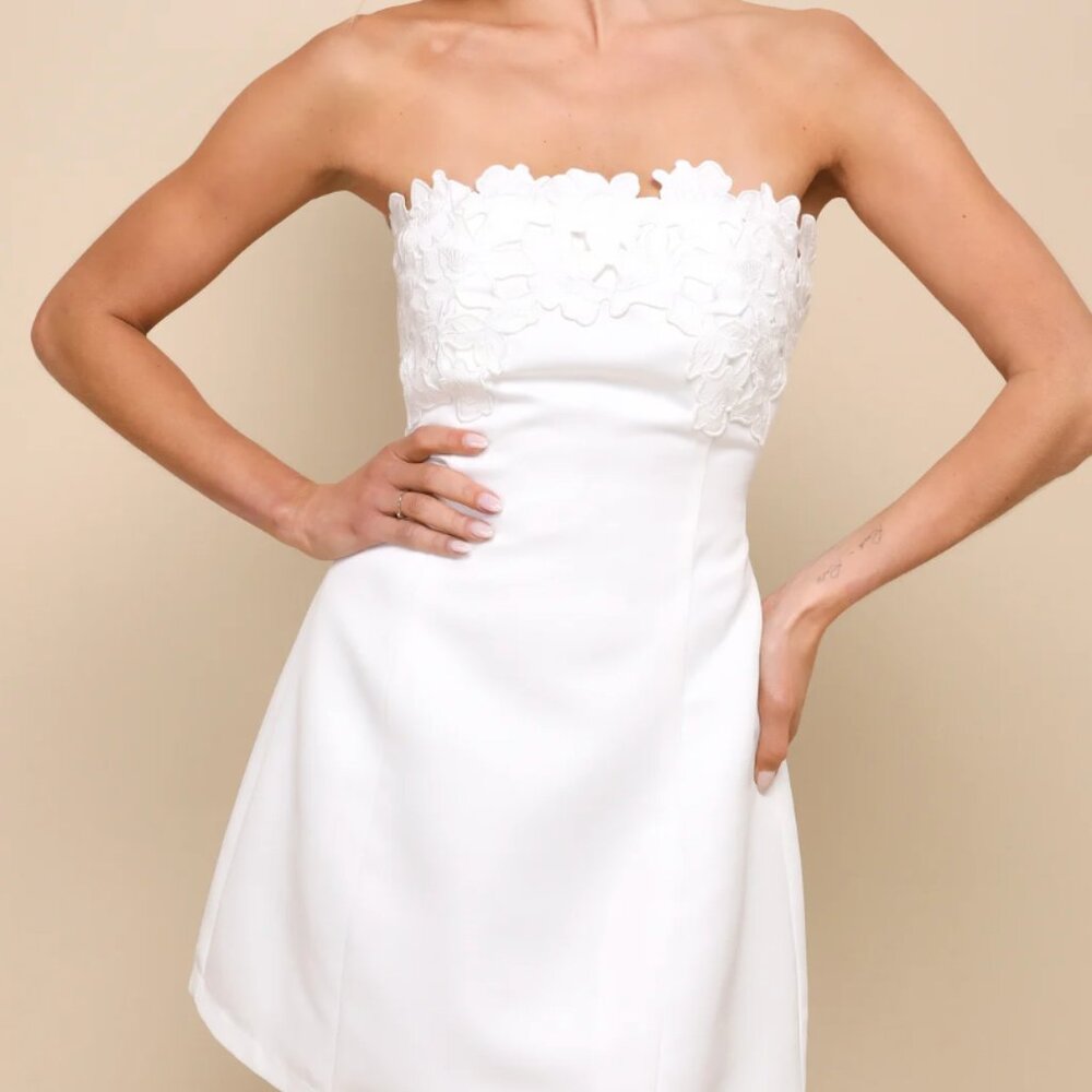Lulus - Unforgettable Icon White Satin Strapless Floral Mini Dress